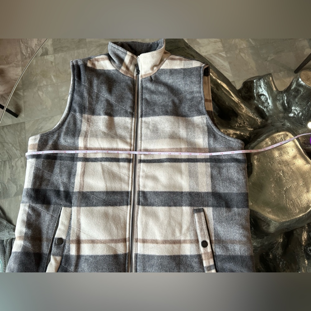 Alter’d State never worn plaid winter vest. Size Medium - Picture 5 of 12